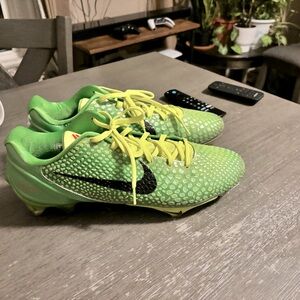 Kobe 6 grinch cleats